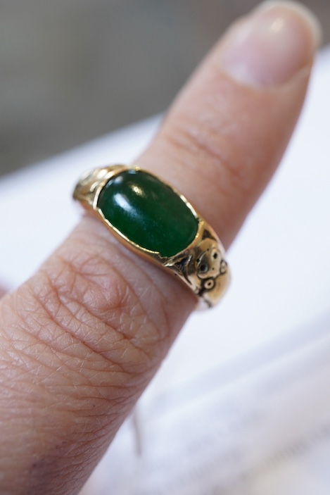 A fine jadeite ring, early 20th century